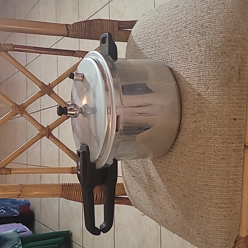 IMUSA Stovetop Aluminum Pressure Cooker